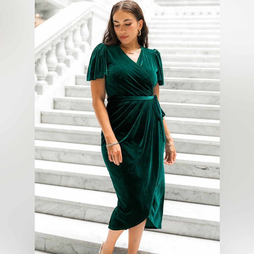 Ivy City Co Lillie Dress In Emerald Velvet